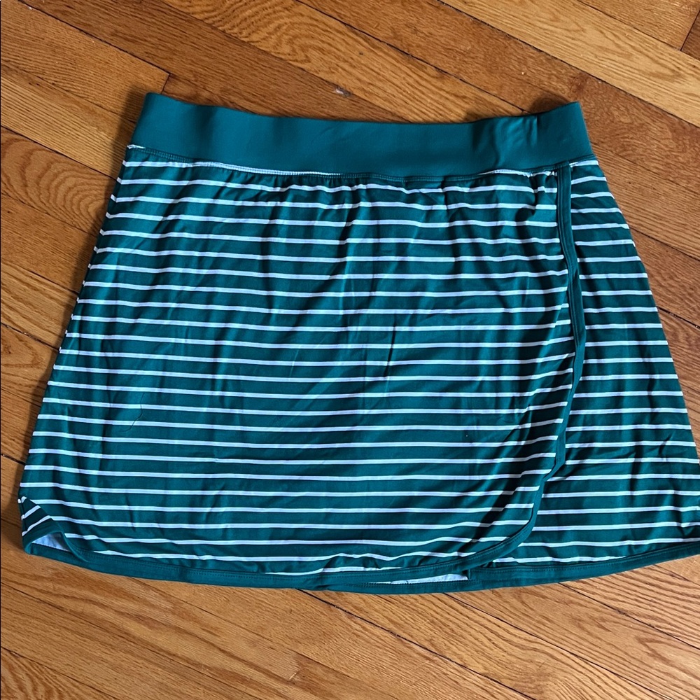 Cuddl Duds Green and White Striped Skort - size Large